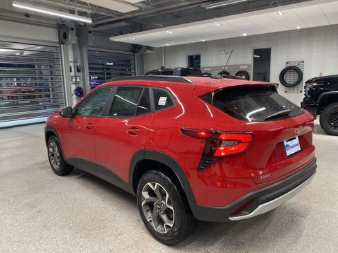 New 2026 Chevrolet Trax LT w/ Driver Confidence Package FWD image 8