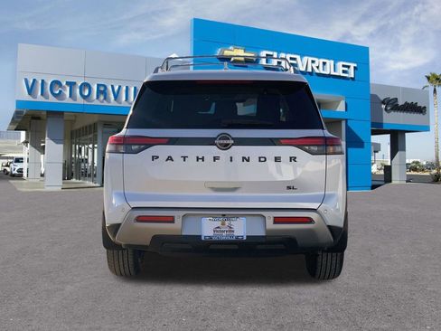 Used 2025 Nissan Pathfinder SL w/ Black Appearance Package FWD image 6