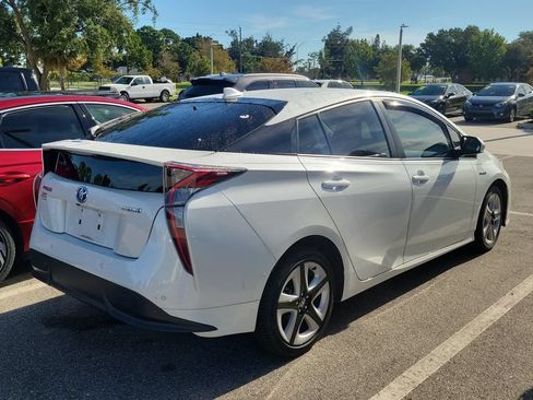 Certified 2017 Toyota Prius Four Touring FWD image 4