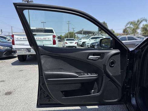 Used 2015 Dodge Charger SE w/ Sport Appearance Group RWD image 6