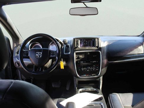Used 2018 Dodge Grand Caravan SXT w/ Driver Convenience Group FWD image 5