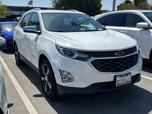 Used 2020 Chevrolet Equinox LT FWD image 2