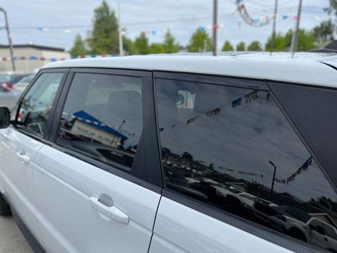 Used 2015 Land Rover Range Rover Sport SE image 11