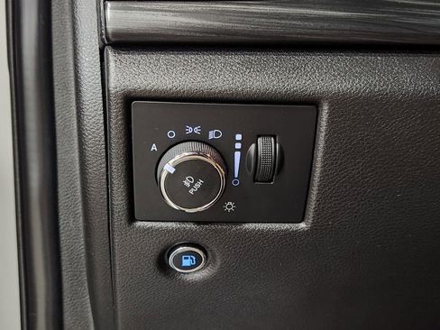 Used 2019 Jeep Grand Cherokee Altitude image 40