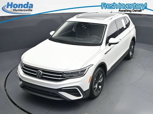 Used 2023 Volkswagen Tiguan SE w/ Panoramic Sunroof Package FWD image 20