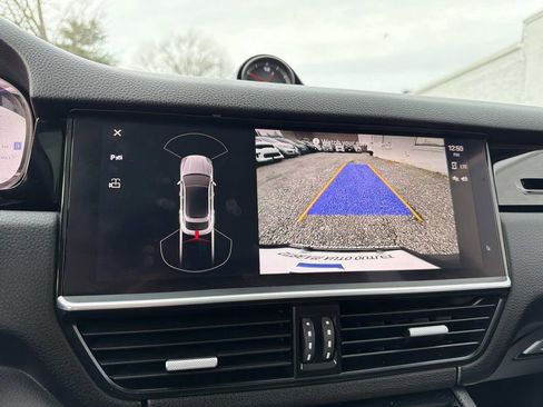 Used 2023 Porsche Cayenne Platinum Edition image 40