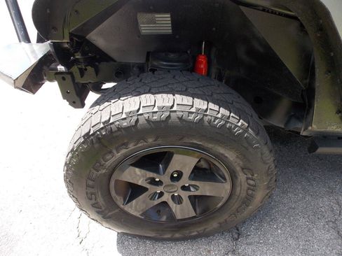 Used 2016 Jeep Wrangler Unlimited Sport w/ Connectivity Group AWD/4WD image 21