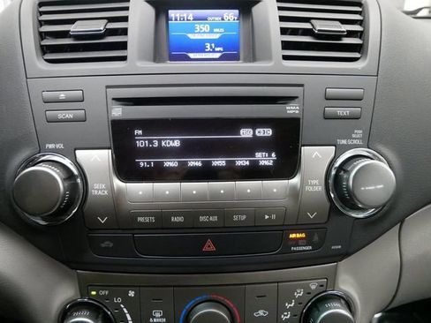 Used 2011 Toyota Highlander 2WD w/ Tech Pkg image 20