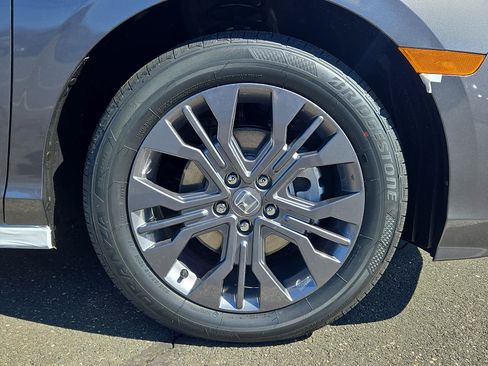 New 2026 Honda Odyssey Touring image 5