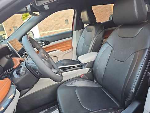 Certified 2023 Jeep Compass Limited image 14