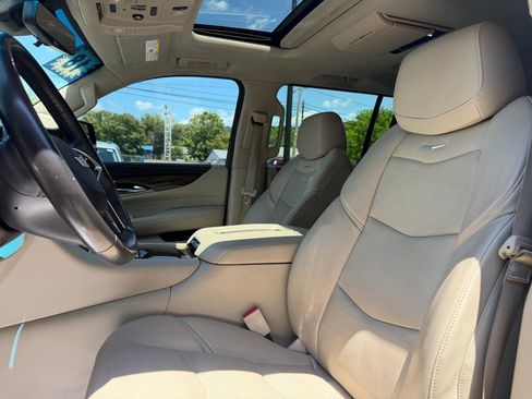 Used 2018 Cadillac Escalade ESV Luxury RWD image 9