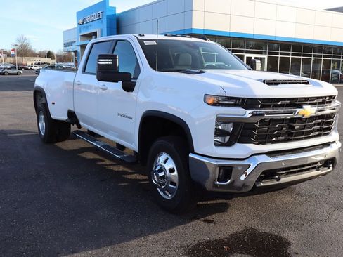 New 2026 Chevrolet Silverado 3500 LT AWD/4WD image 2