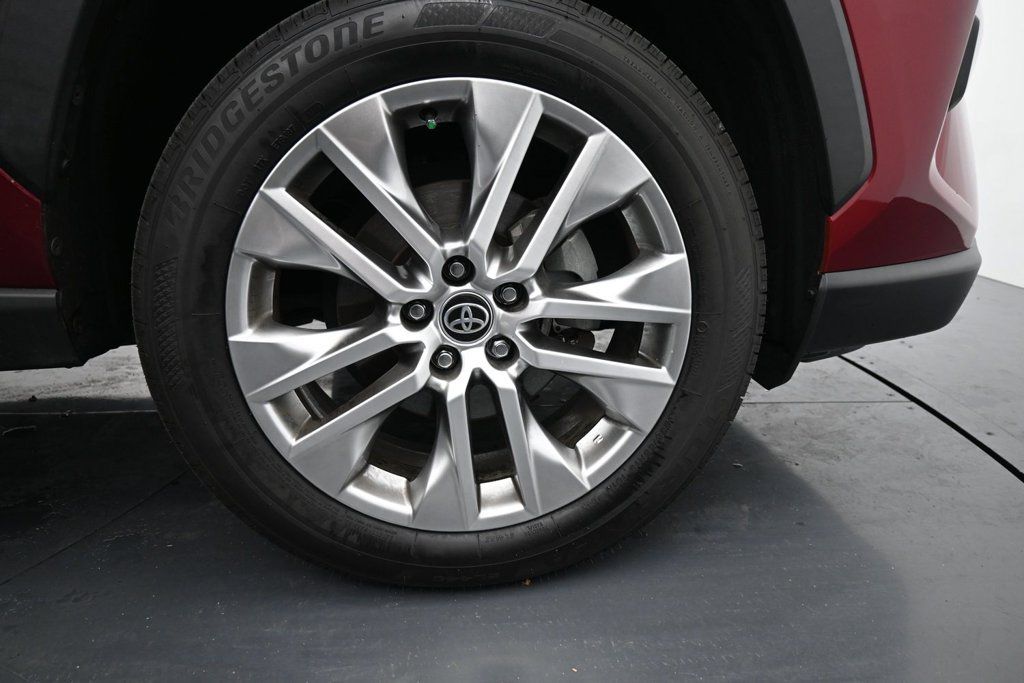 Used 2023 Toyota RAV4 XLE Premium FWD image 11