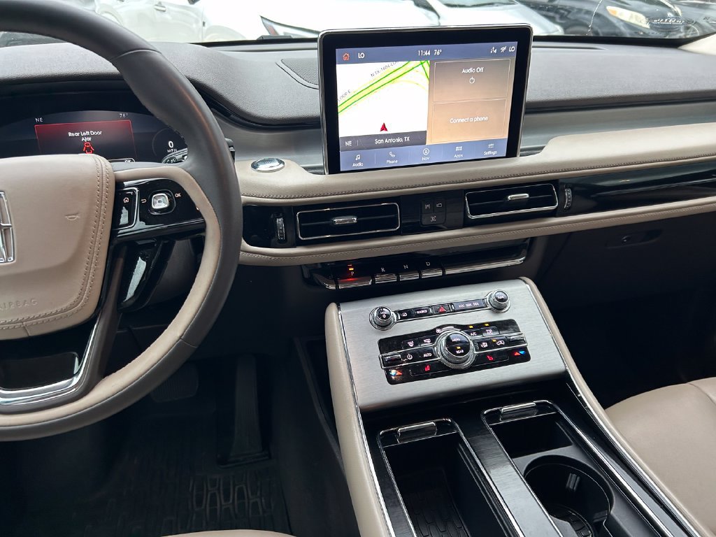 Used 2023 Lincoln Aviator AWD w/ Class IV Trailer Tow Package image 19