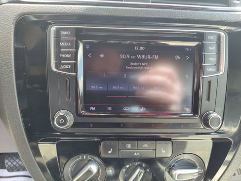 Used 2016 Volkswagen Jetta Sport w/ Lighting Package image 26