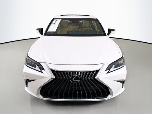 Used 2025 Lexus ES 300h w/ Premium Package FWD image 2
