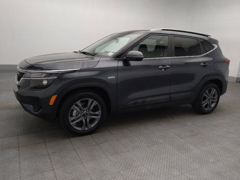 Used 2022 Kia Seltos S AWD/4WD image 2