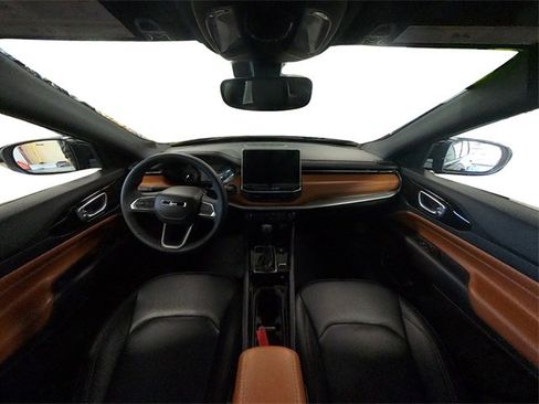 Used 2024 Jeep Compass Limited image 35