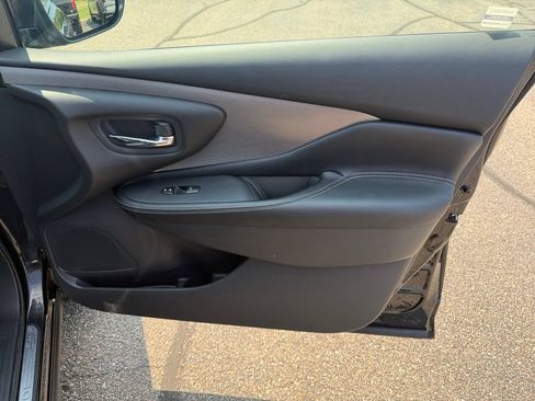 Used 2024 Nissan Murano SV AWD/4WD image 16
