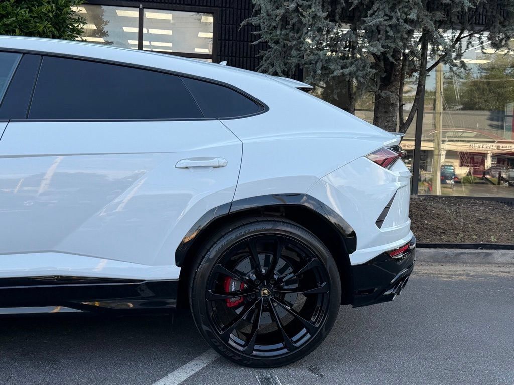 Used 2021 Lamborghini Urus AWD/4WD image 11