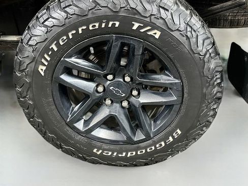 Used 2022 Chevrolet Silverado 1500 Custom Trail Boss AWD/4WD image 25
