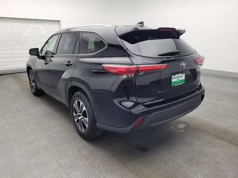 Used 2021 Toyota Highlander XLE image 5