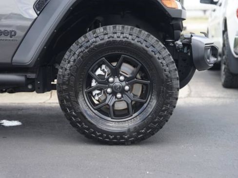 Used 2025 Jeep Wrangler Unlimited Sport AWD/4WD image 4