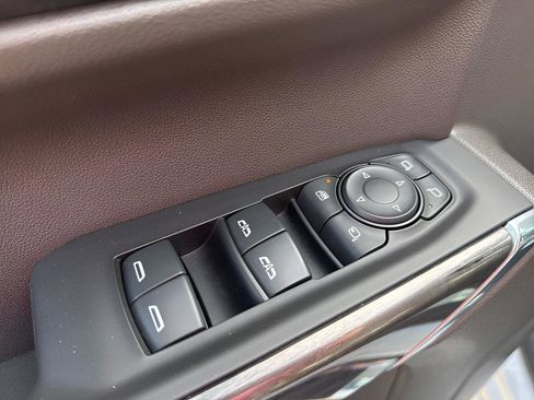 Used 2020 Chevrolet Silverado 1500 LTZ image 17