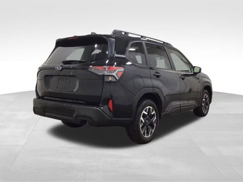 Used 2025 Subaru Forester Premium AWD/4WD image 4