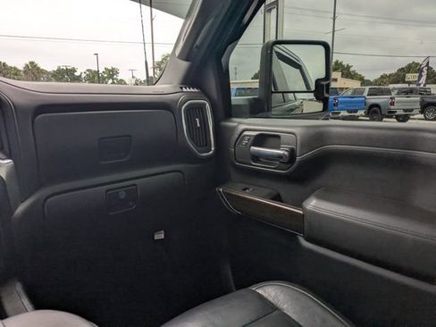 Used 2021 Chevrolet Silverado 2500 LT w/ Convenience Package image 16