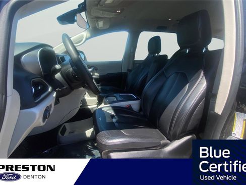Used 2022 Chrysler Pacifica Touring-L FWD image 11
