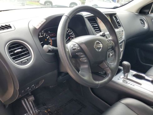 Used 2019 Nissan Pathfinder SL FWD image 18