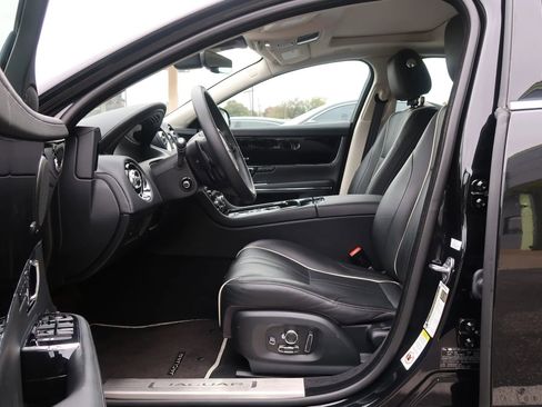 Used 2019 Jaguar XJ R-Sport image 14
