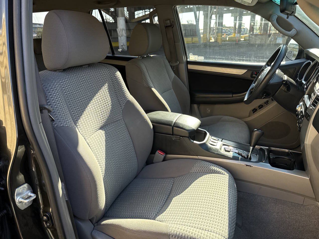Used 2007 Toyota 4Runner SR5 AWD/4WD image 9
