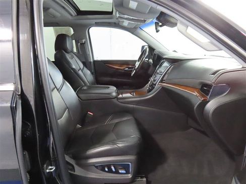 Used 2016 Cadillac Escalade Luxury RWD image 41