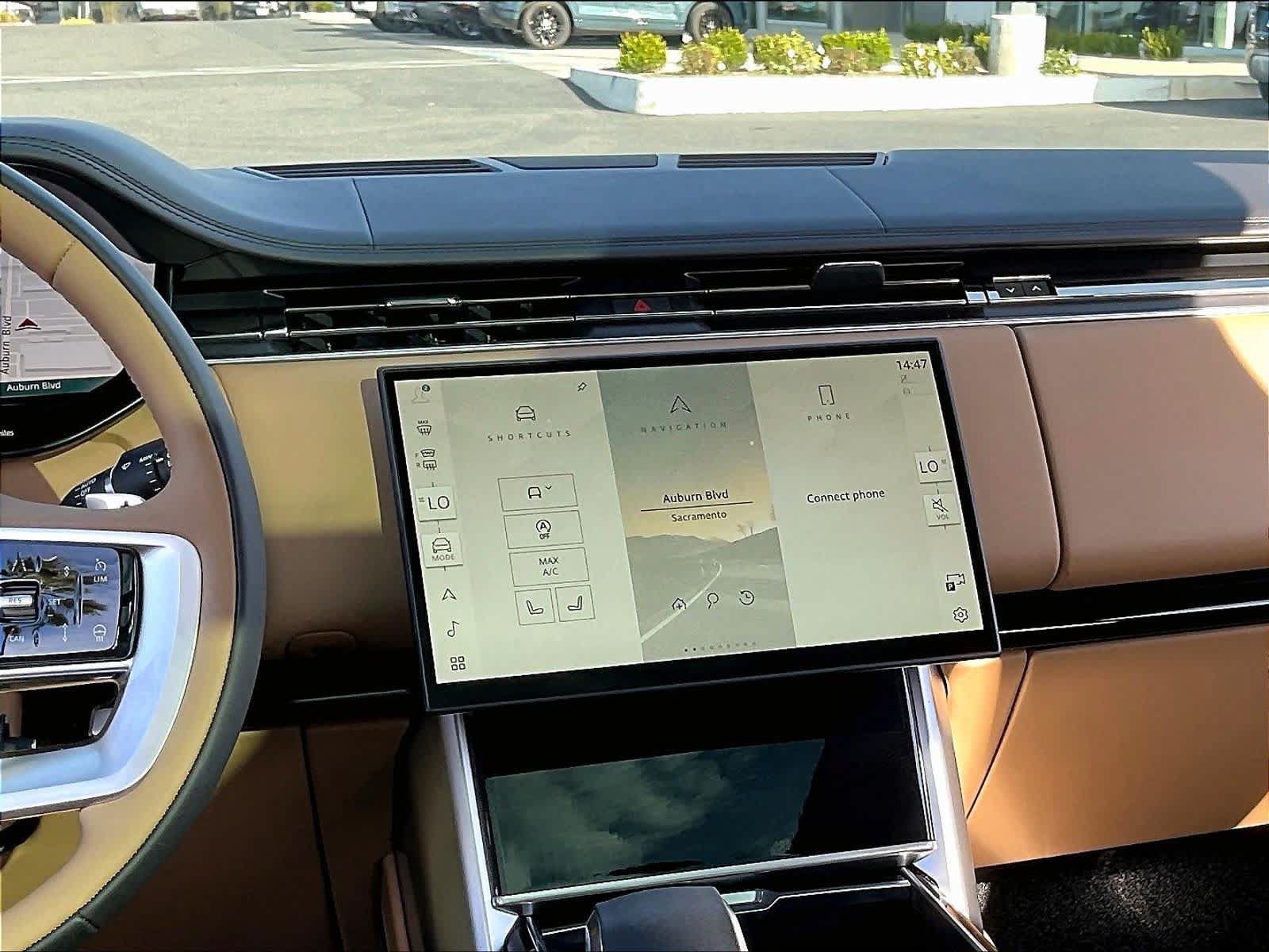 New 2025 Land Rover Range Rover Long Wheelbase SE AWD/4WD image 9