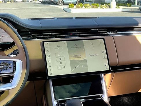 New 2025 Land Rover Range Rover Long Wheelbase SE AWD/4WD image 9