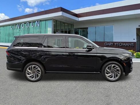 New 2026 Lincoln Navigator Reserve AWD/4WD image 3
