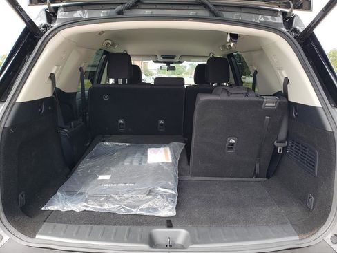 Certified 2025 Nissan Pathfinder SV image 7