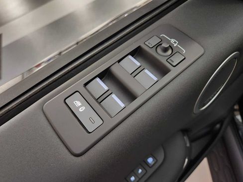 Used 2026 Land Rover Discovery S AWD/4WD image 22