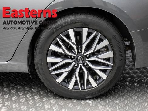 Used 2025 Nissan Altima 2.5 SV FWD image 8