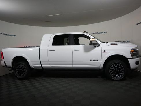 Used 2025 RAM 2500 Limited AWD/4WD image 4