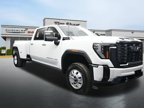 Used 2024 GMC Sierra 3500 Denali Ultimate AWD/4WD image 7