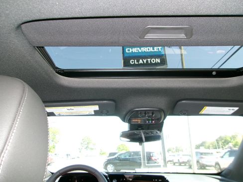New 2026 Chevrolet Trax RS w/ Sunroof Package FWD image 14