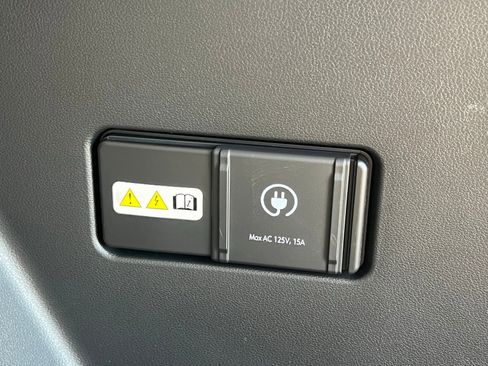 New 2026 Hyundai Ioniq 9 Limited image 18