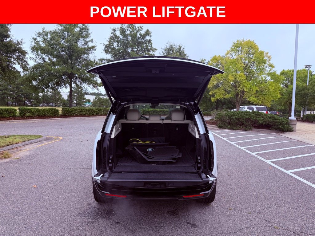 Used 2025 Land Rover Range Rover SE AWD/4WD image 7