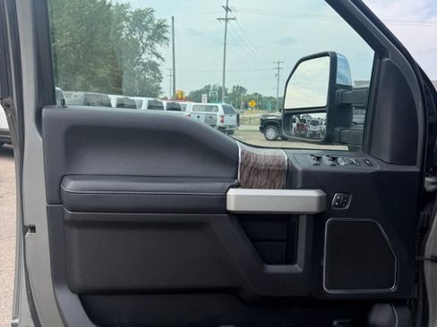 Used 2019 Ford F250 Lariat w/ Chrome Package AWD/4WD image 16