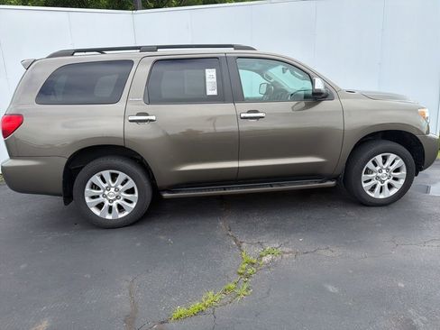 Used 2015 Toyota Sequoia Platinum AWD/4WD image 3