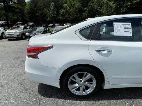 Used 2015 Nissan Altima 2.5 SL w/ Technology Package FWD image 9
