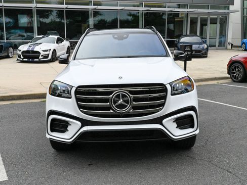 Used 2025 Mercedes-Benz GLS 580 4MATIC image 2